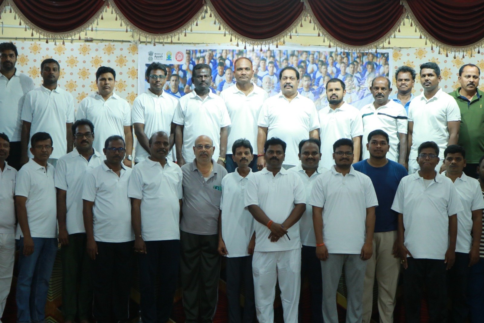 ఒత్తిడితో పరుగులు తీస్తున్న జీవితానికి యోగానే పరిష్కారం.... సిడబ్ల్యూఎం ఆనంద్ - Additional Image