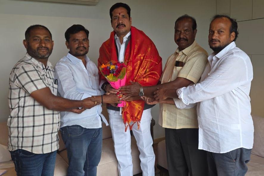 జాతీయ ఎస్టీ కమిషన్ సభ్యుడికి బంజారా కాలనీ కమిటీ వినతి