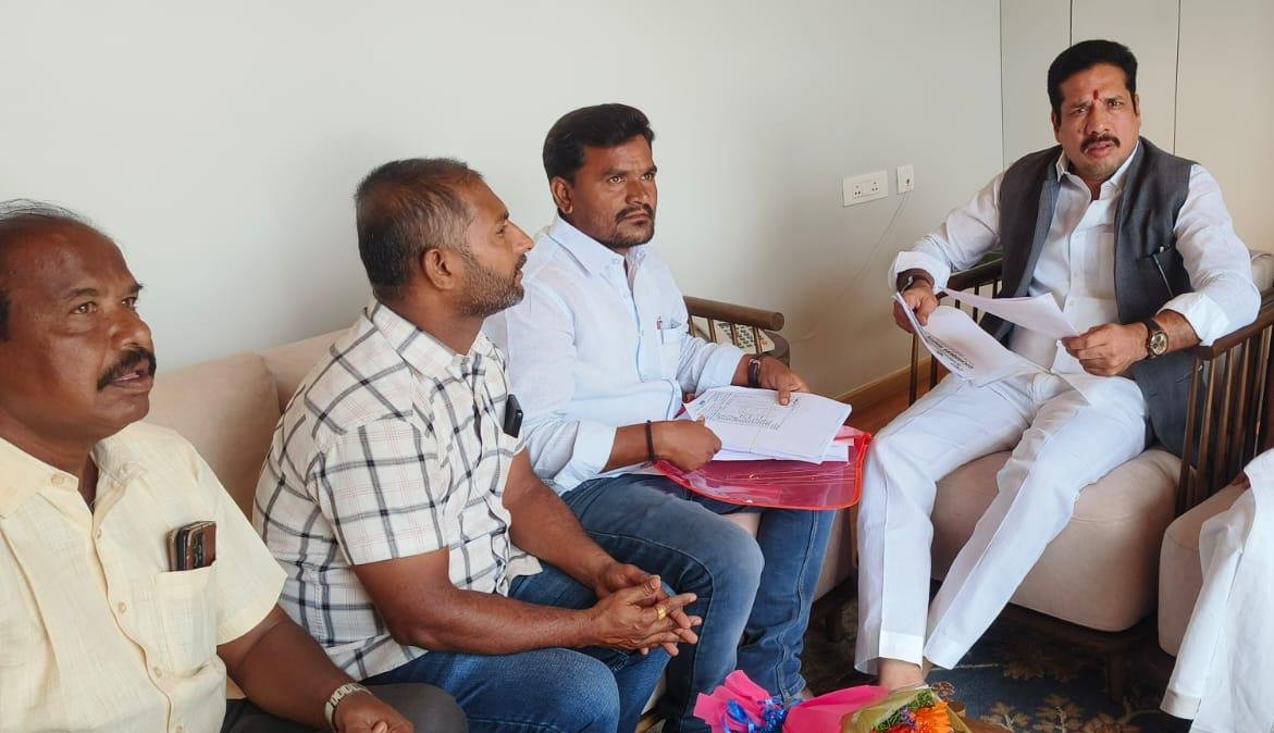 జాతీయ ఎస్టీ కమిషన్ సభ్యుడికి బంజారా కాలనీ కమిటీ వినతి - Additional Image