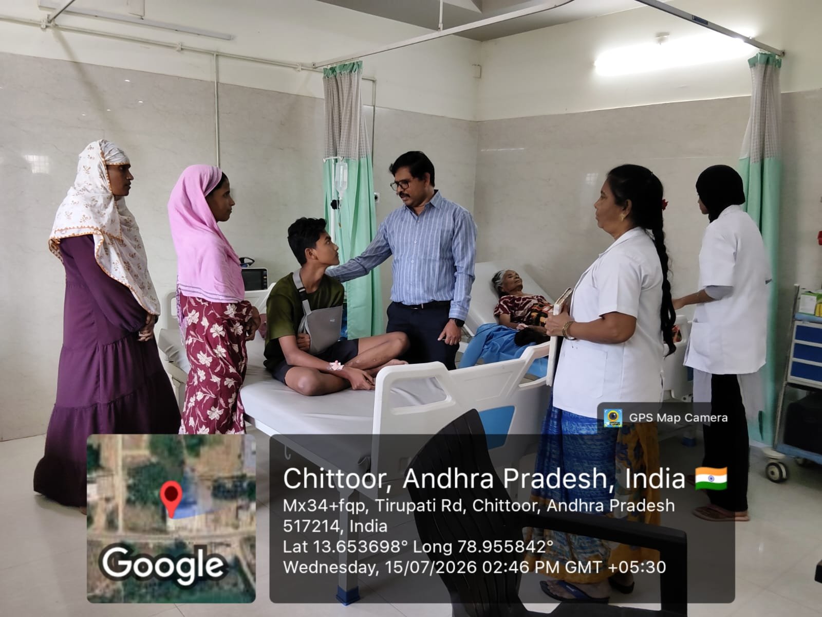 ఎన్టీఆర్ వైద్య సేవలపై ఆకస్మిక తనిఖీ.. రోగులతో మాట్లాడిన జిల్లా సమన్వయకర్త