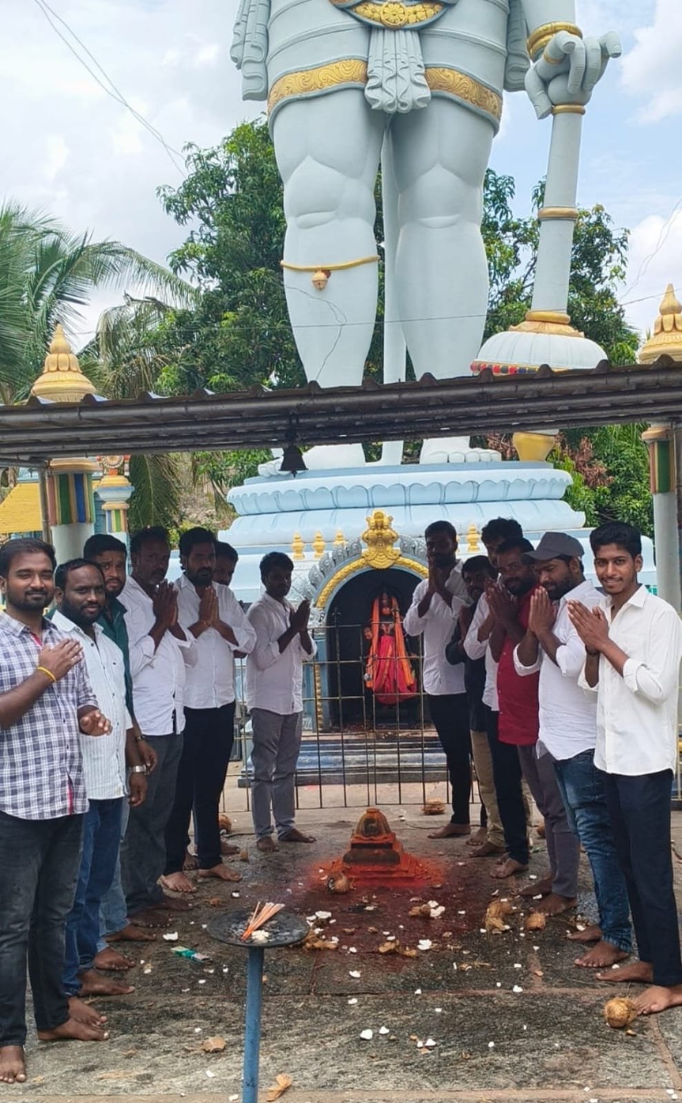 డిప్యూటీ సీఎం పవన్ కళ్యాణ్ త్వరగా కోలుకోవాలని ప్రత్యేక పూజలు