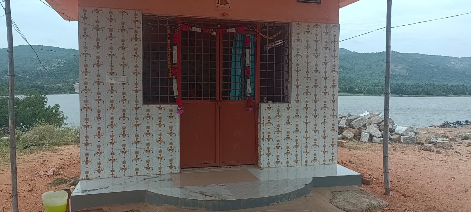 రెండు ఆంజనేయస్వామి ఆలయాల్లో చోరీ.. గ్రామస్థుల్లో ఆందోళన - Additional Image
