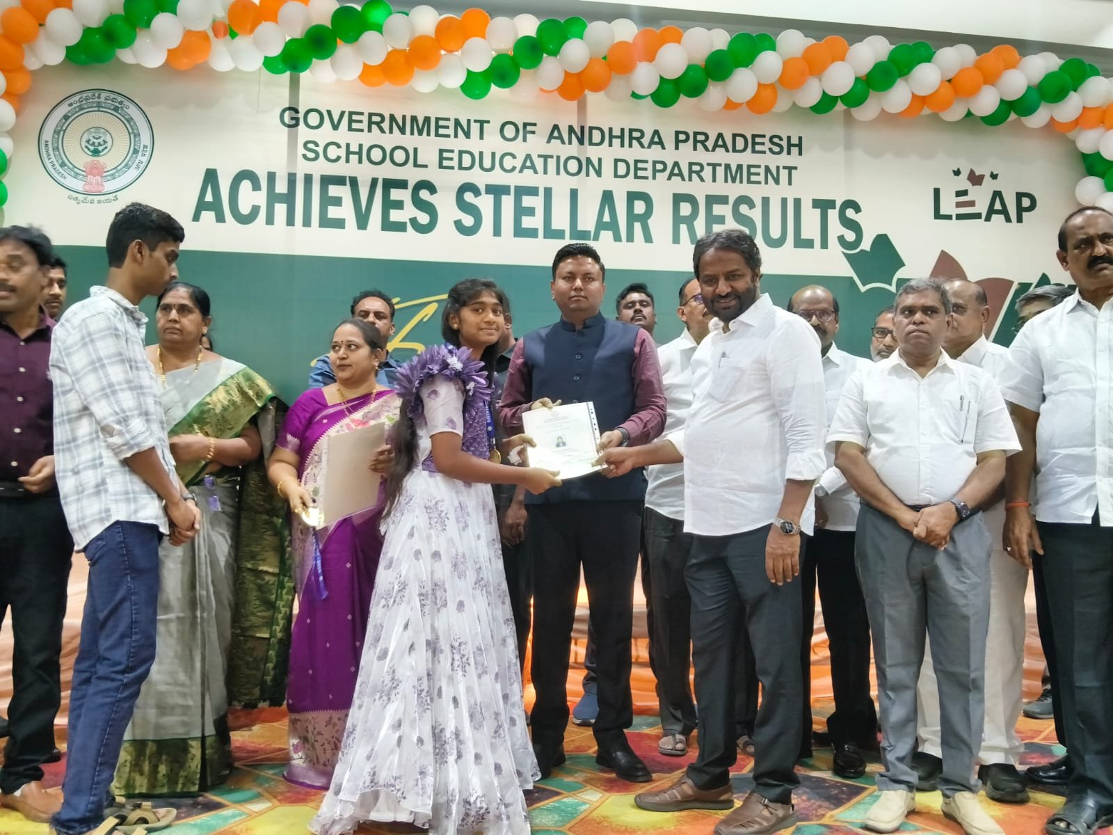 ప్రతిభ అవార్డు అందుకున్న కలికిరి విద్యార్థిని