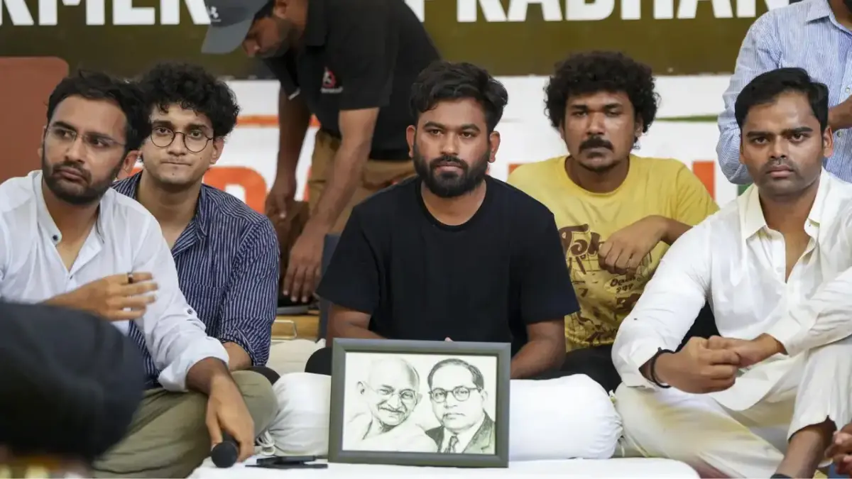 విద్యార్థులపై లాఠీచార్జ్‌.. ప్రభుత్వానికి భారీ రాజకీయ మూల్యం చెల్లించాల్సి వస్తుంది: అభిజీత్ దిప్కే