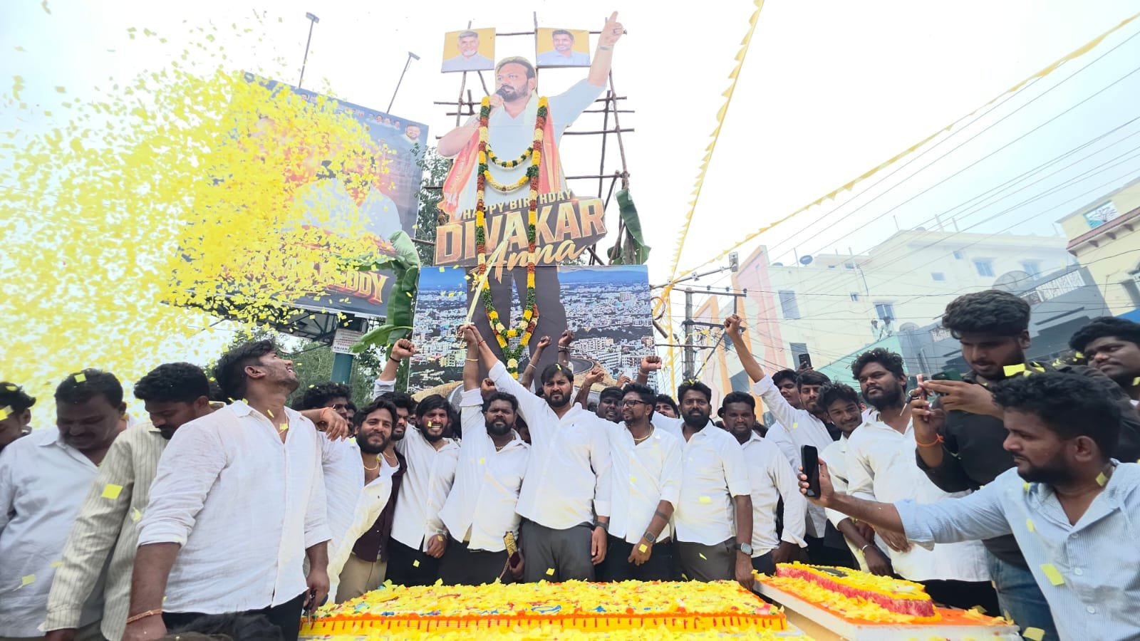 రేణిగుంట దద్దరిల్లిన డాలర్స్ దివాకర్ రెడ్డి జన్మదిన వేడుకలు