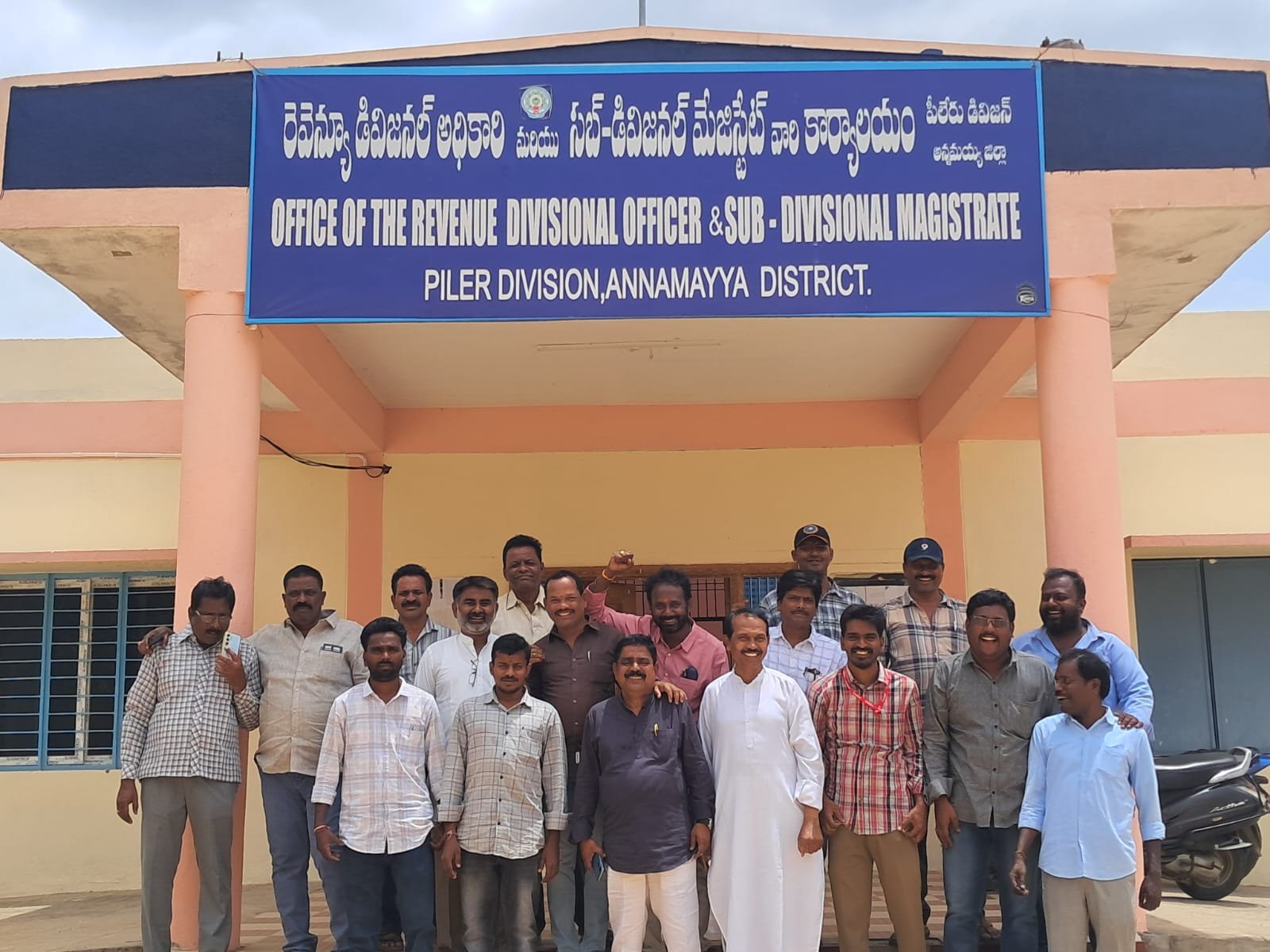 జర్నలిస్టుల సమస్యల పరిష్కారానికి నిరసన