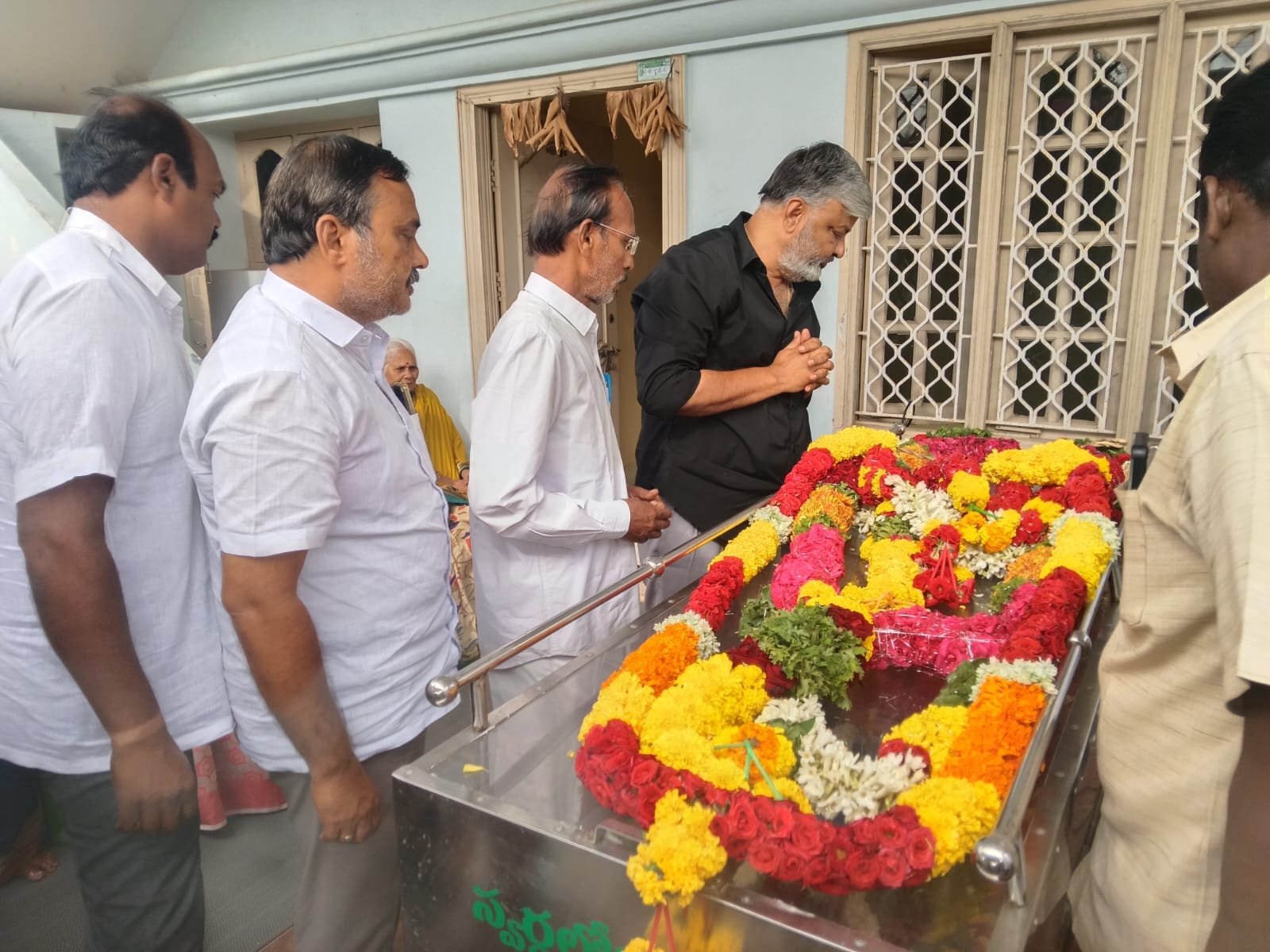 టీడీపీ నేత హరి నాయుడు తల్లి సుందరమ్మకు చల్లా బాబురెడ్డి నివాళి