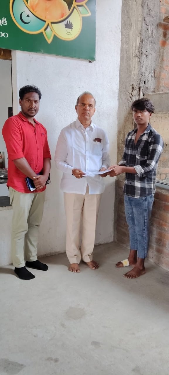 ప్రధానమంత్రి సహాయ నిధి చెక్కు పంపిణీ