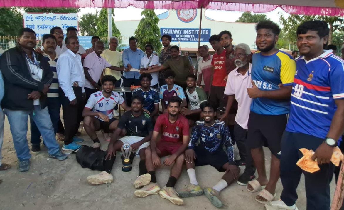 సౌత్‌ ఇండియన్‌ ఫుట్‌బాల్‌ టోర్నమెంట్‌ విజేత డేవిడ్‌ అరక్కోణం - Additional Image