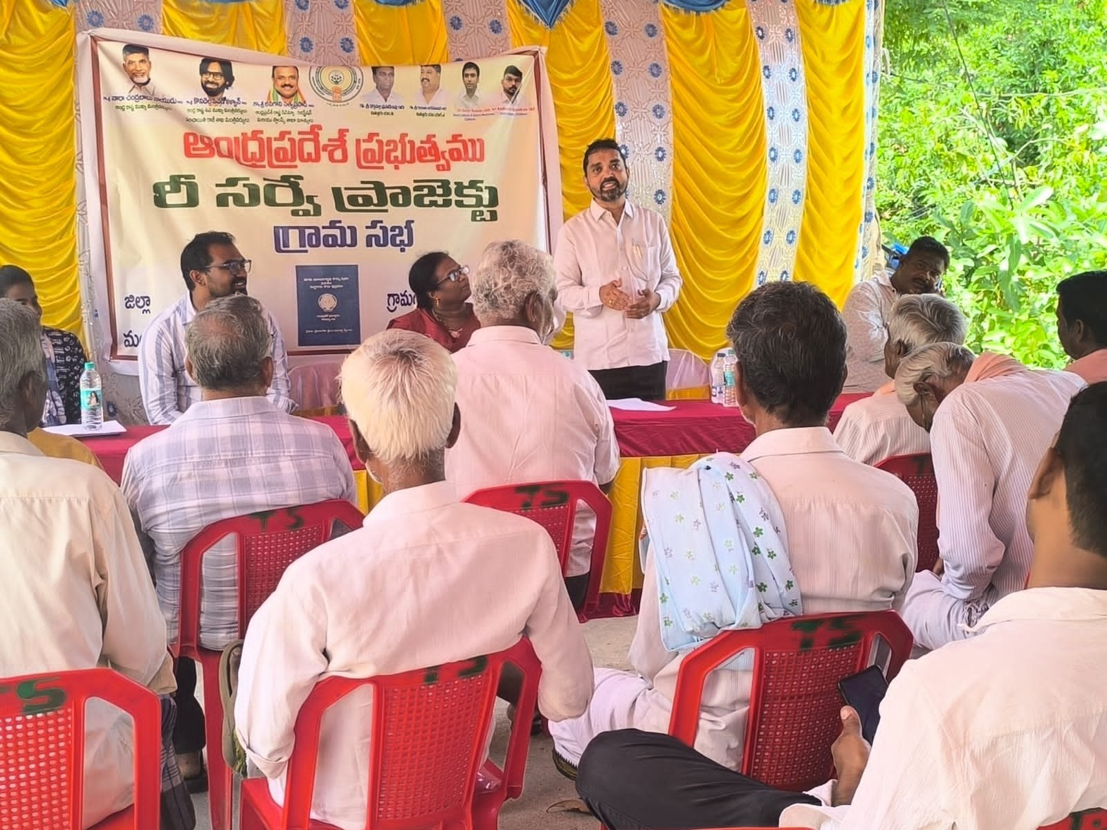 భూ రీ-సర్వేపై గ్రామసభ