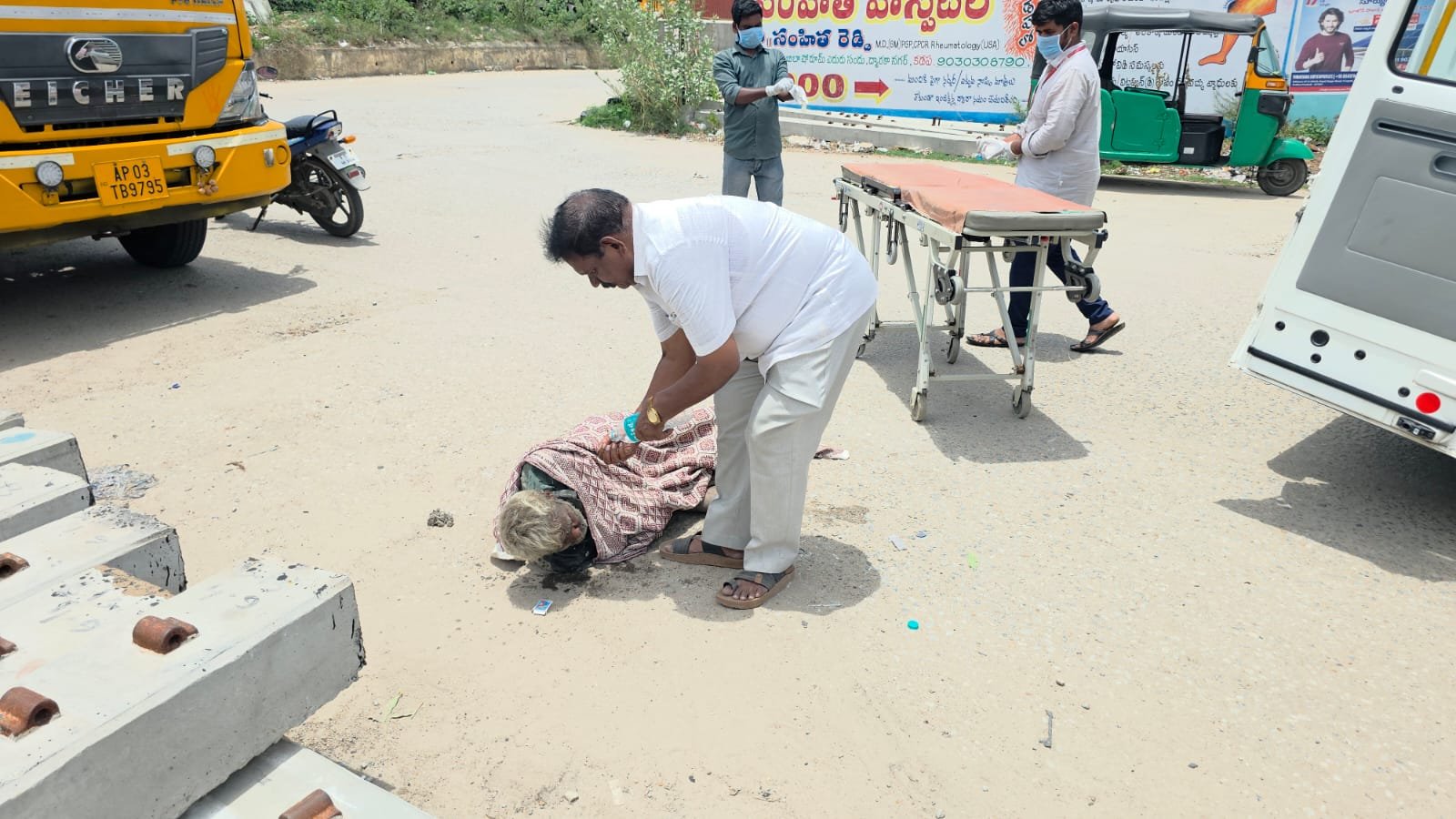 మానవత్వానికి మారుపేరు.. మాజీ సర్పంచ్ నగేశం