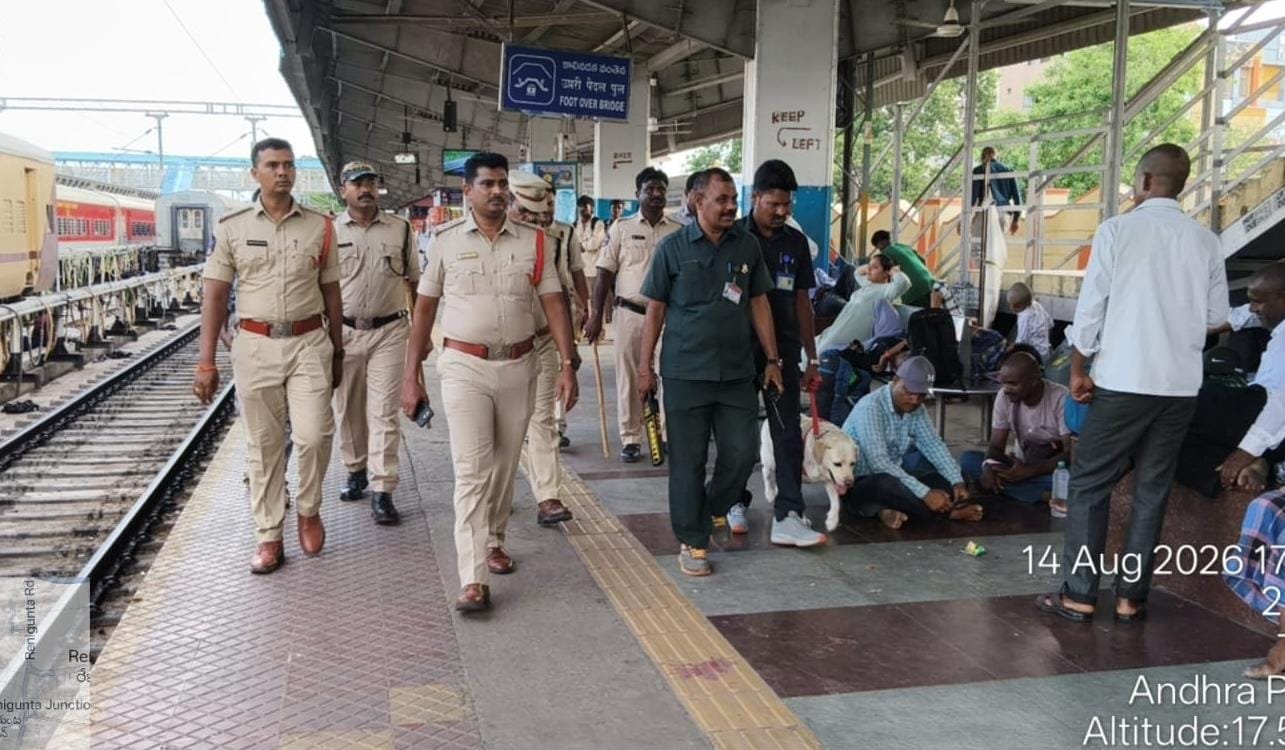 రేణిగుంట రైల్వే స్టేషన్‌, బస్టాండ్‌లో విస్తృత తనిఖీలు