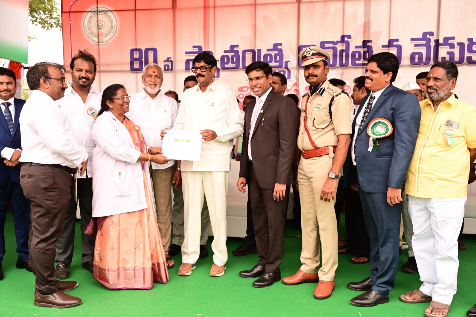 తిరుపతి ప్రభుత్వ ప్రసూతి వైద్యశాల సూపరింటెండెంట్ డా. బి. ప్రమీలదేవి గారికి "బెస్ట్ డిస్ట్రిక్ట్ హాస్పిటల్ సూపరింటెండెంట్" అవార్డు*