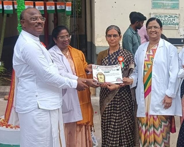 80 వ స్వాతంత్ర్యదినోత్సవం సందర్బంగా -ప్రభుత్వ ప్రసూతి వైద్యశాల, తిరుపతి లో ఉత్తమ సేవలు అందించిన డా. అనంత నిర్మలమ్మ