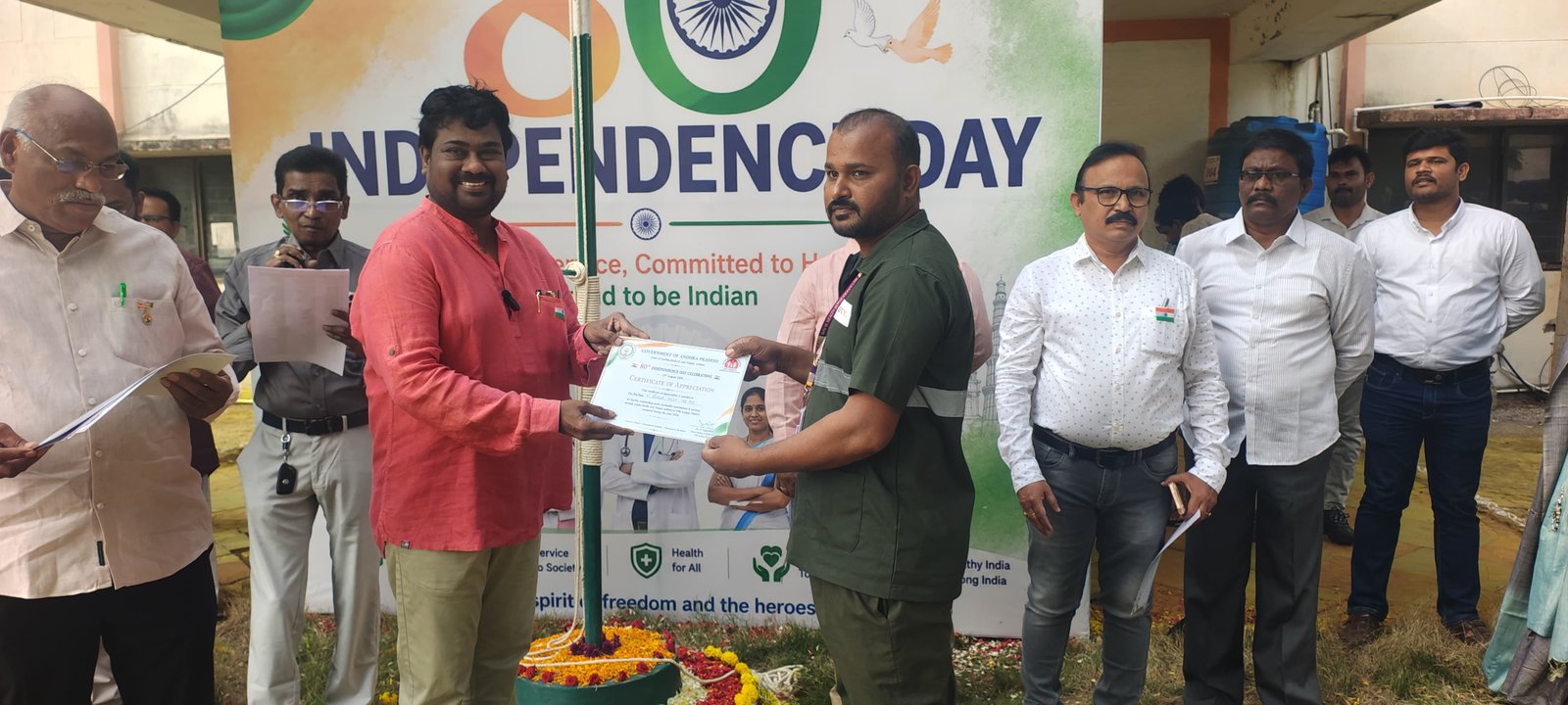 108 సర్వీస్ పైలెట్ లోకేష్‌కు ఉత్తమ పురస్కారం