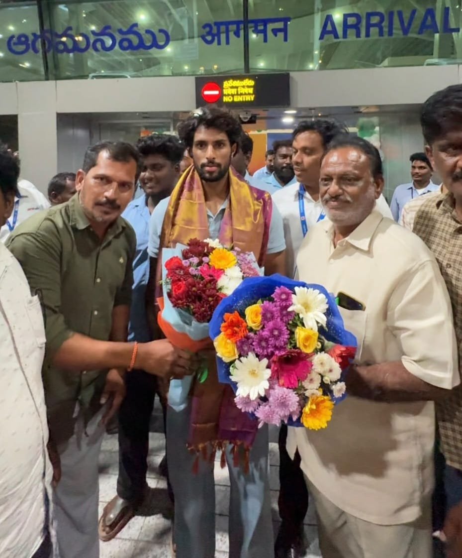 క్రికెటర్‌ తిలక్‌ వర్మకు ఘన స్వాగతం