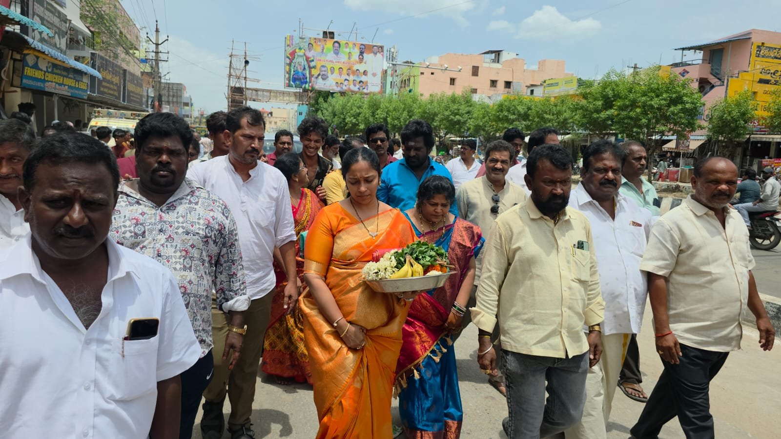 గంగమ్మ తల్లికి సారె సమర్పించిన బొజ్జల రిషితారెడ్డి