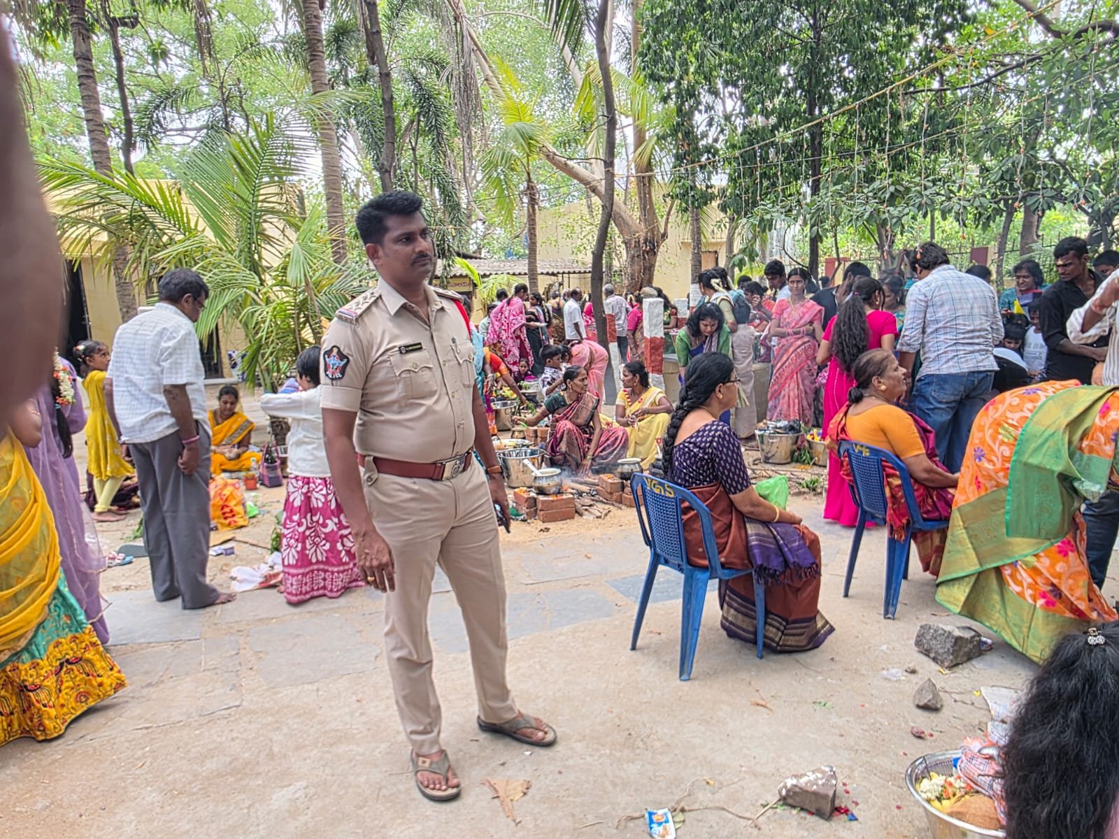 పోలీసుల పటిష్ట భద్రత మధ్య ప్రశాంతంగా గంగమ్మ జాతర