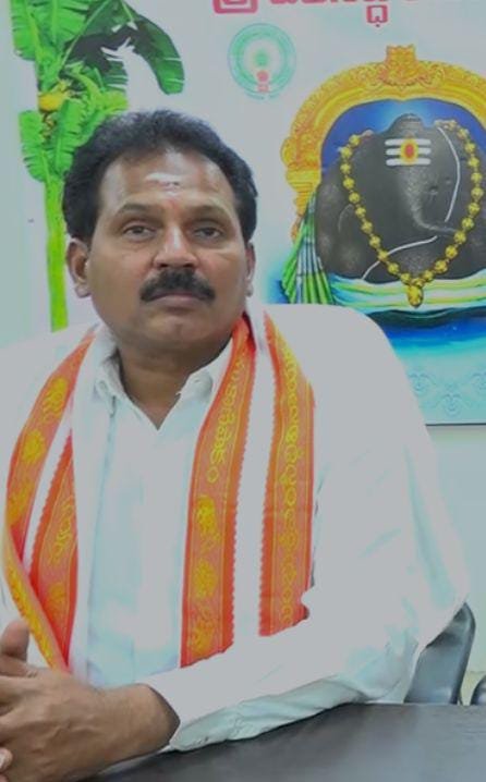 బాధ్యతల స్వీకరణ నుంచి భక్తుల సంక్షేమమే ధ్యేయంగా...కాణిపాకం ఈవో పెంచల కిషోర్...