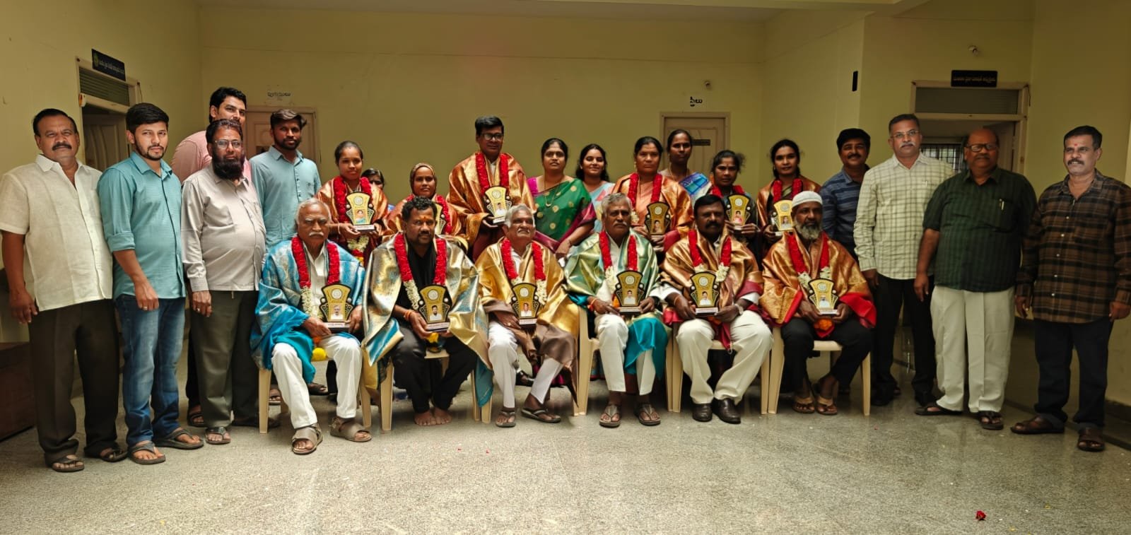 మండల సమస్యలపై అలసత్వం వద్దు