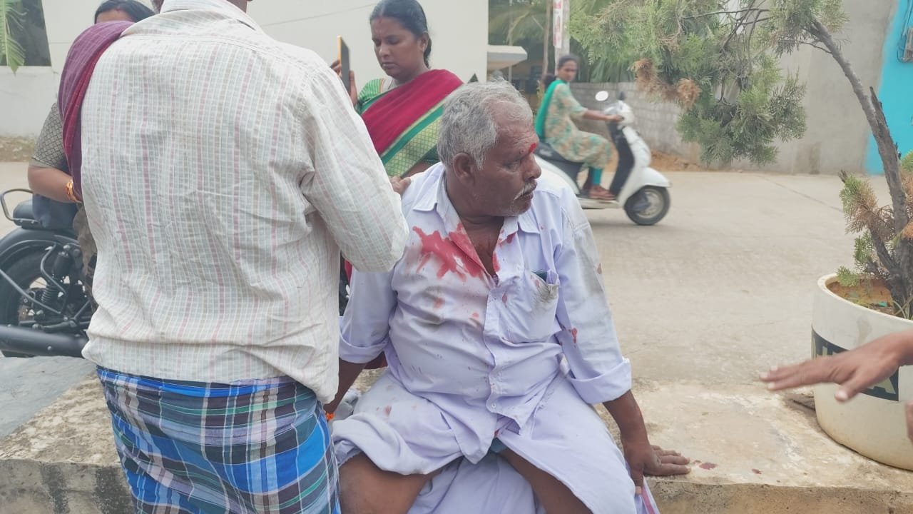 వేగ నిరోధకాన్ని గమనించక బైక్‌ అదుపుతప్పి ప్రమాదం