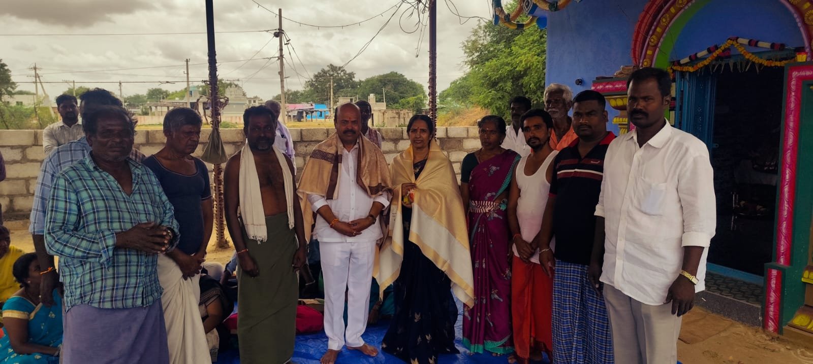 ఉప్పెనల్లి ఆలయాల్లో బోయకొండ మాజీ చైర్మన్‌ దంపతుల పూజలు