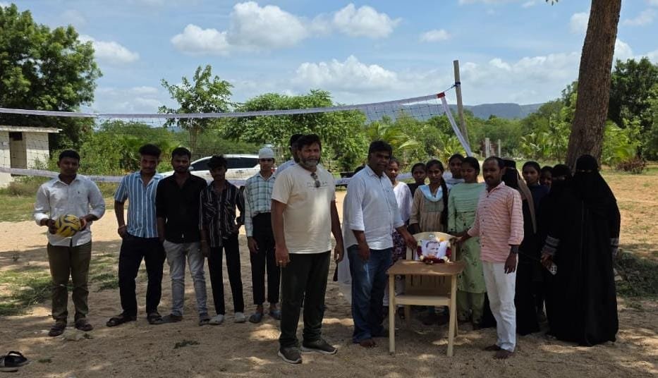 శారీరక దృఢత్వానికి క్రీడలు ఎంతో అవసరం: సురేంద్రారెడ్డి