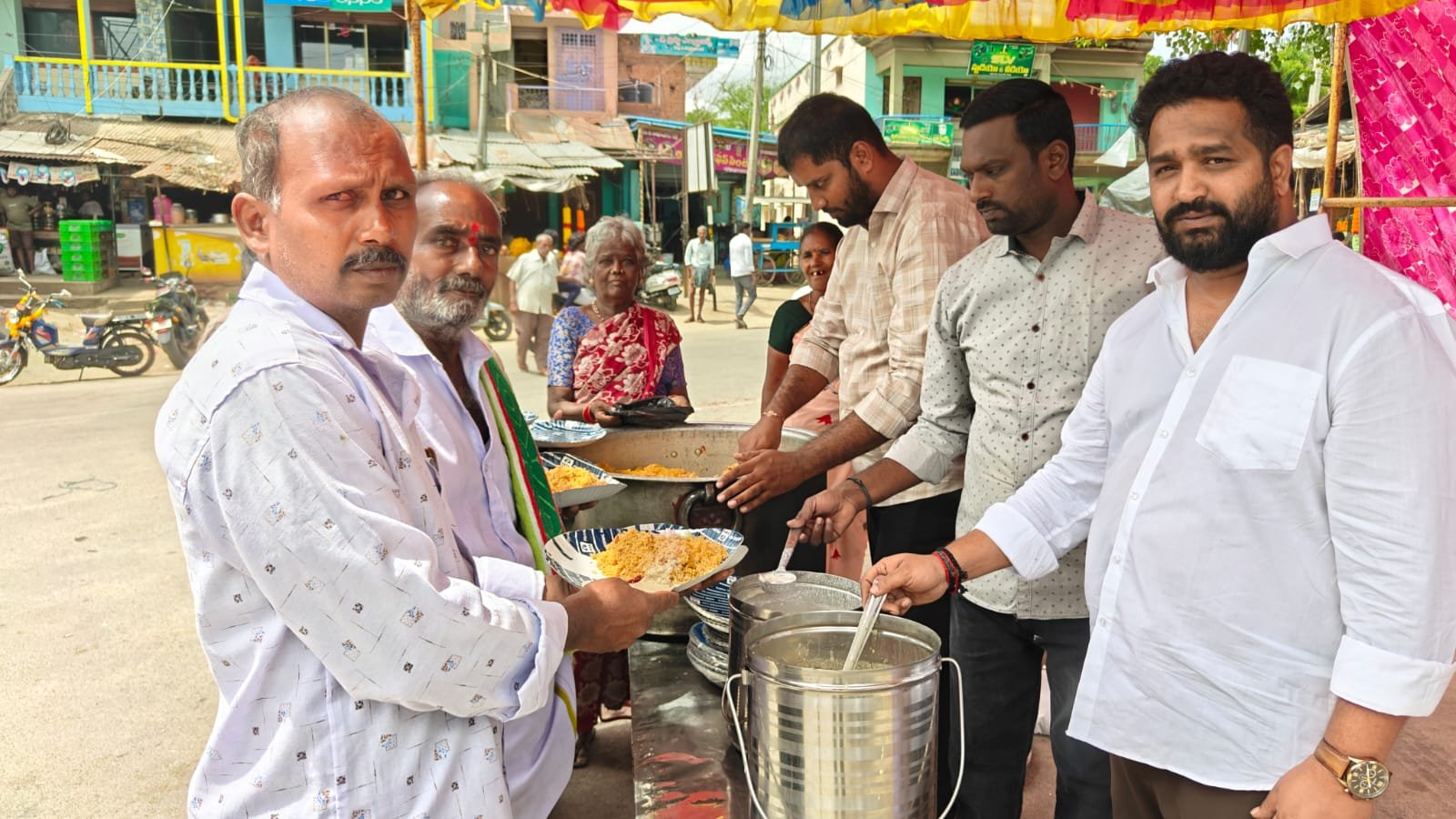 ఘనంగా పతిరాజు జన్మదిన వేడుకలు