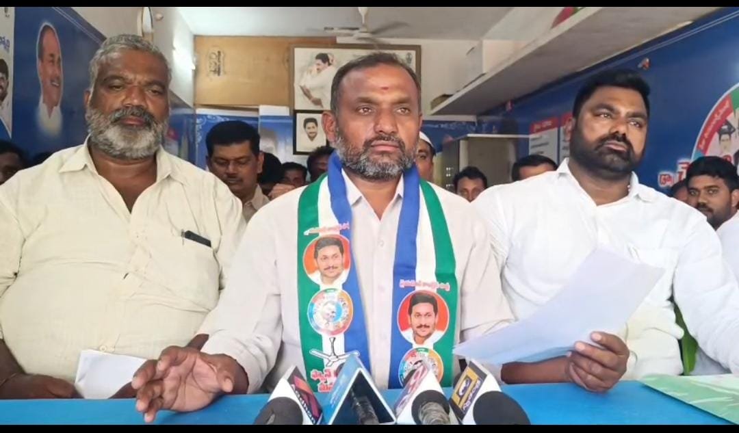 పాడి రైతులను ప్రభుత్వం ఆదుకోవాలి