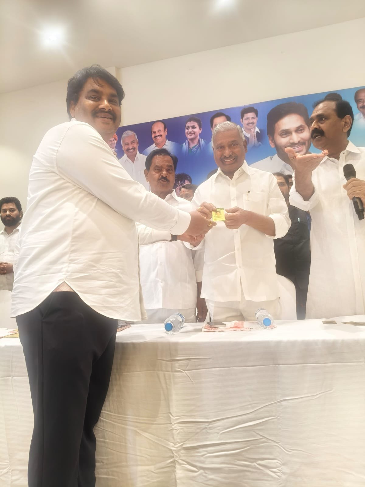 వైఎస్సార్‌సీపీ జిల్లా స్థాయి కీలక సమావేశం