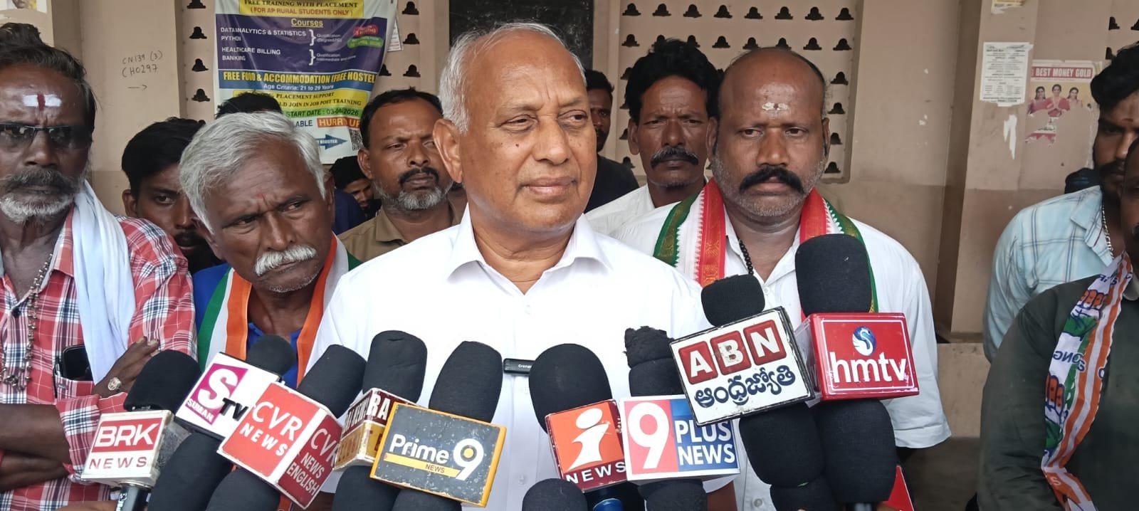 ప్రభుత్వ భూముల ఆక్రమణపై సమగ్ర విచారణ జరపాలి