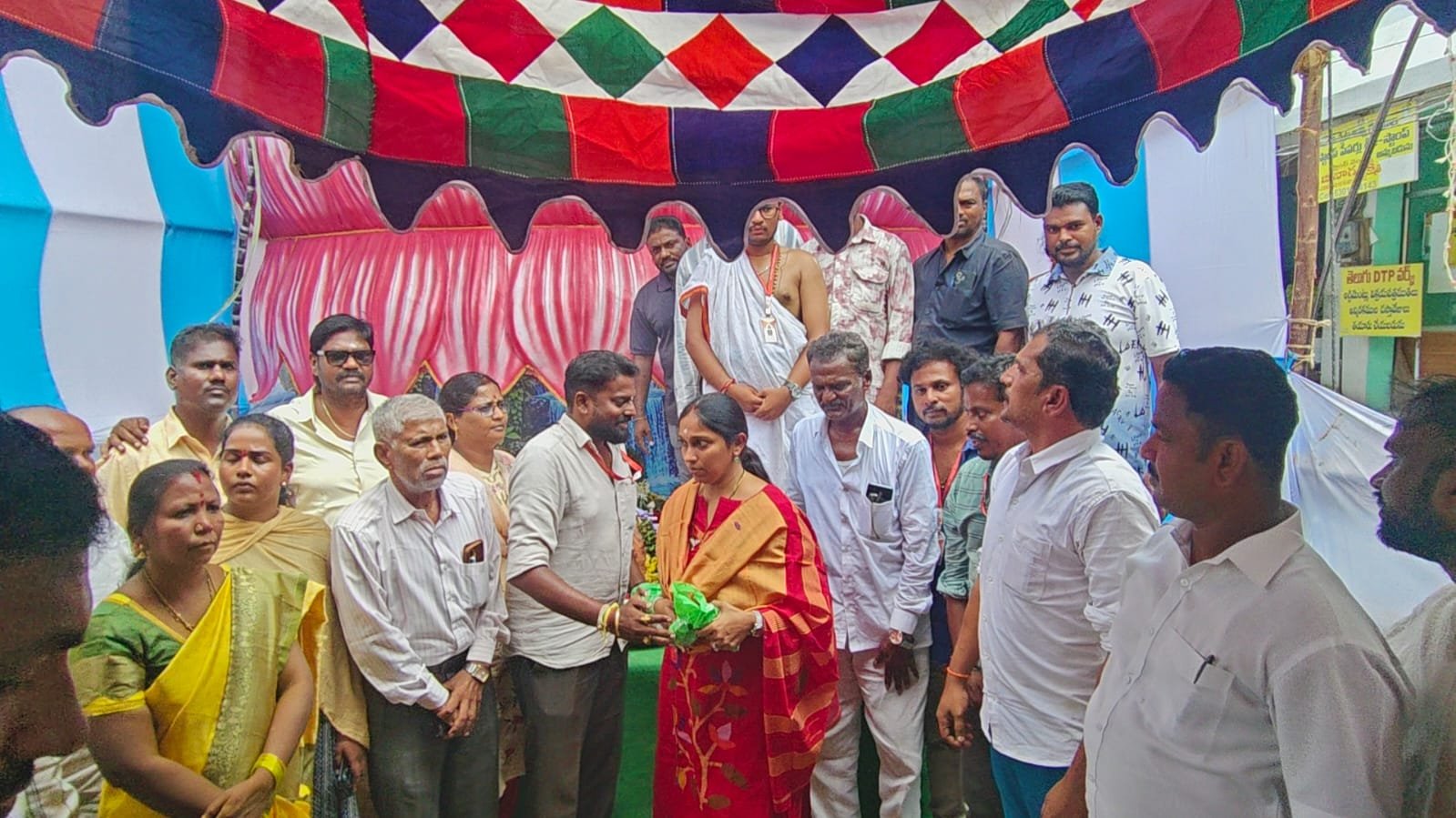 మట్టి వినాయకుడిని పూజిద్దాం.. పర్యావరణాన్ని కాపాడుకుందాం