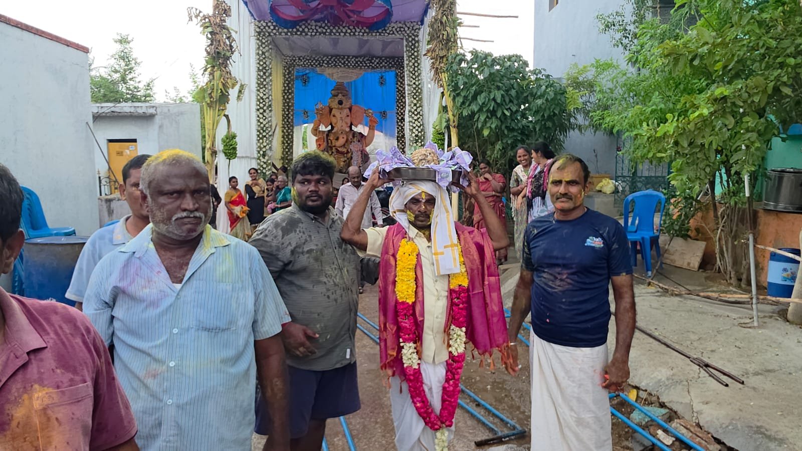 అన్నస్వామిపల్లెలో ఘనంగా వినాయక నిమజ్జనం..రూ.1.40 లక్షలకు వినాయకుడి లడ్డూ వేలం - Additional Image