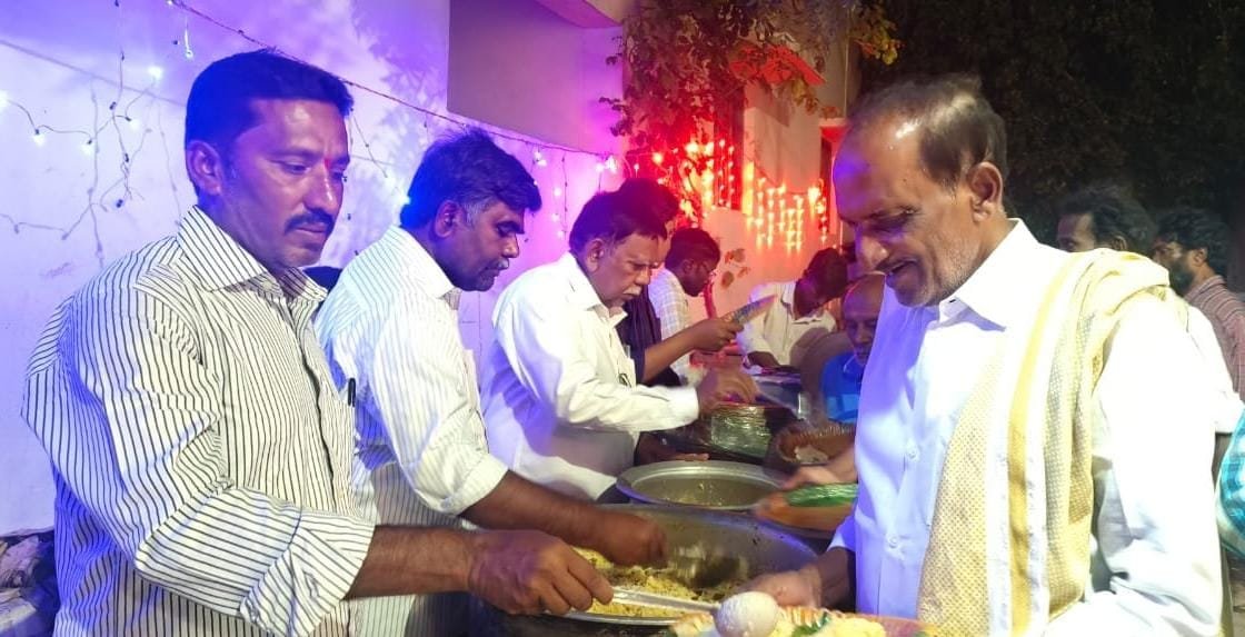 గణేష్‌ ఉత్సవాల్లో ఘనంగా అన్నదానం