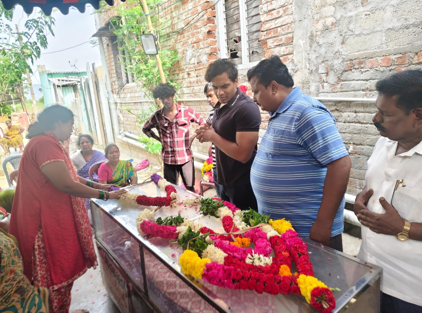 సంజయ్‌ మృతికి ఆకర్ష్‌రెడ్డి నివాళి