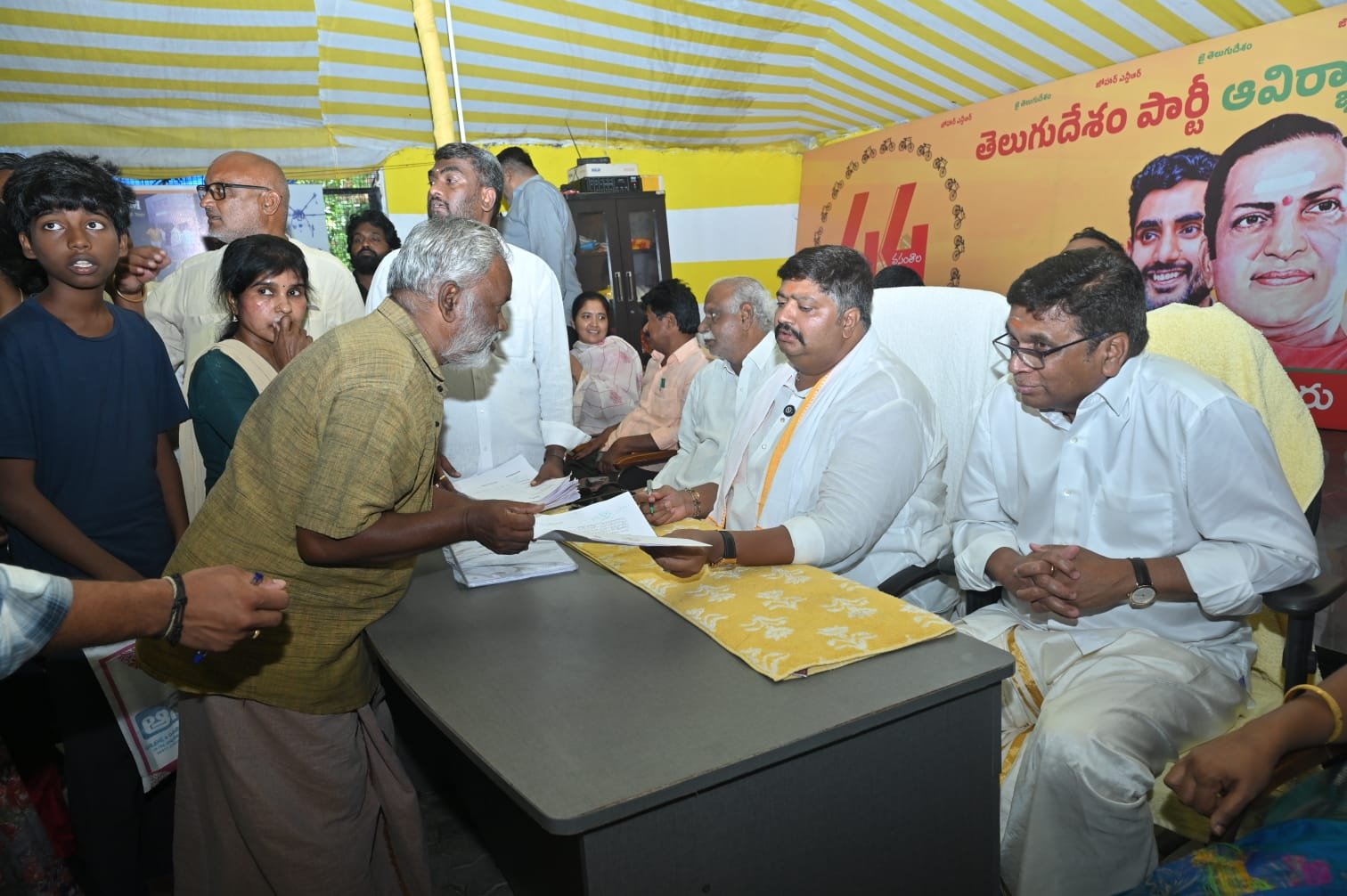 వినతులు వస్తే చాలు.. యాక్షన్‌లోకి చిత్తూరు నియోజకవర్గ శాసనసభ్యులు గురజాల జగన్ మోహన్!