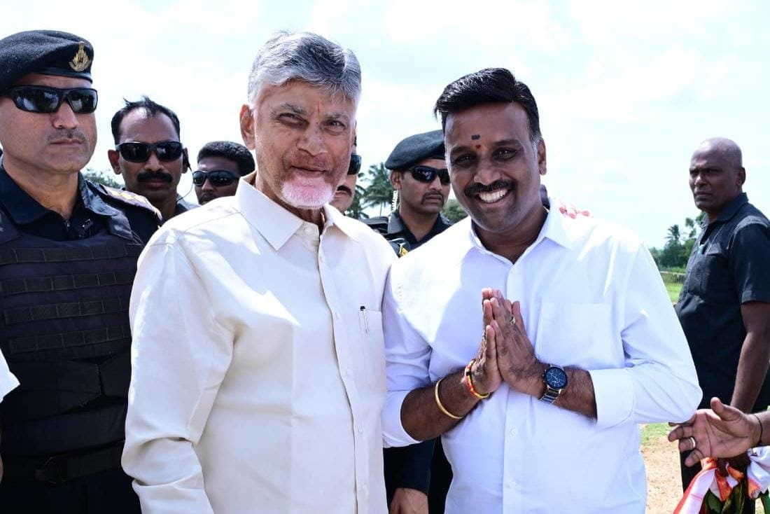 చంద్రబాబుకు ఘన స్వాగతం పలికిన మధుసూదన్