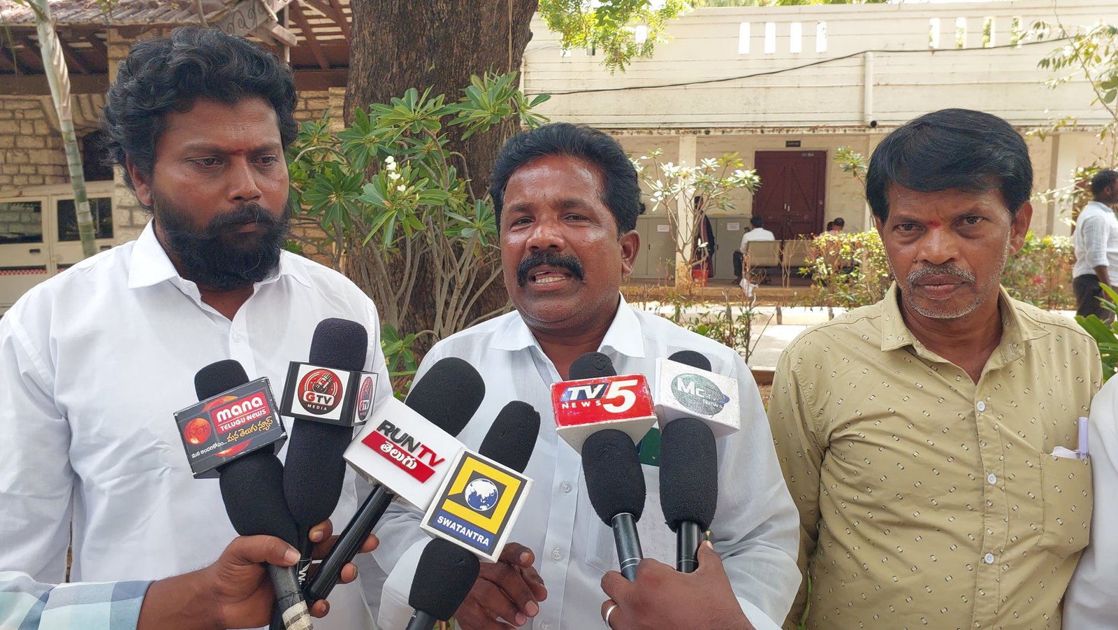 600 ఎకరాల ప్రభుత్వ భూములపై ఎమ్మెల్యే మౌనం వీడాలి