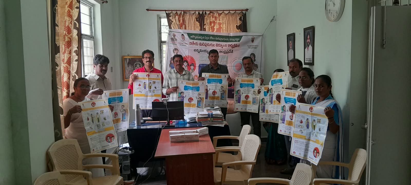 నులిపురుగుల నిర్మూలన దినాన్ని విజయవంతం చేయాలి... ఎంపీడీవో మనోహర్‌రాజు - Additional Image