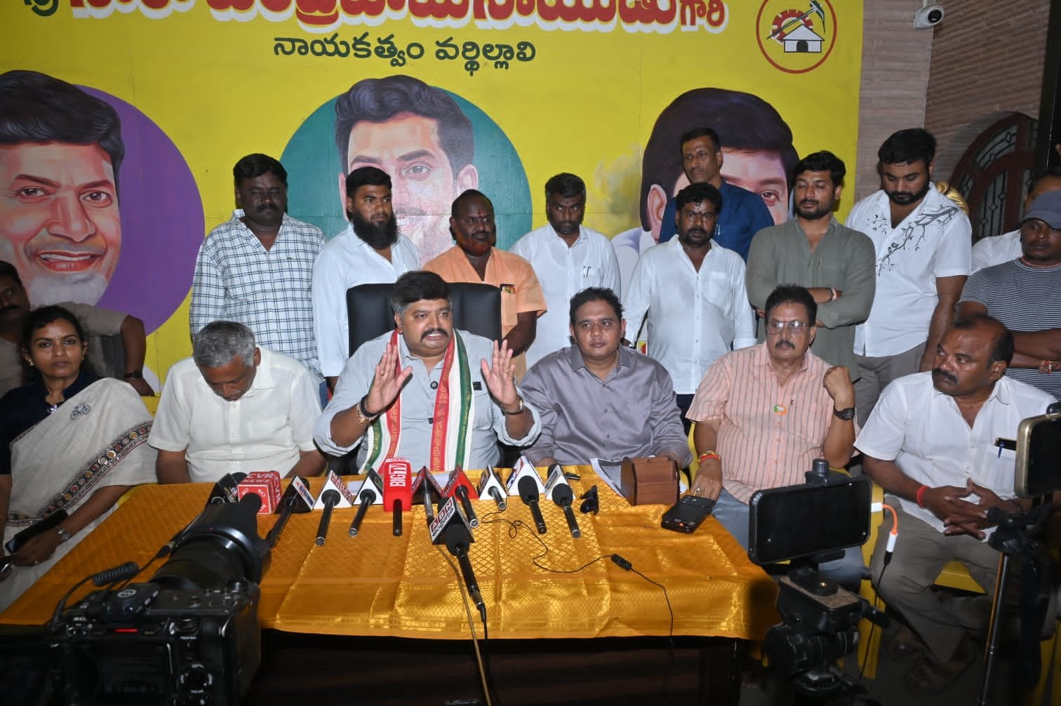 “ఆధారాలున్నాయా.. బయటపెట్టండి!” క్వారీ ఆరోపణలపై గురజాల జగన్‌ మోహన్ ఫైర్