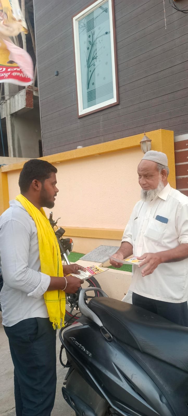 చంద్రబాబు బాటలో.. లోకేష్ మార్గంలో..గురజాల జగన్‌ మోహన్ వెంటే!...చిత్తూరు 10వ వార్డు టీడీపీ ఆర్గనైజింగ్ సెక్రటరీ కుమార్