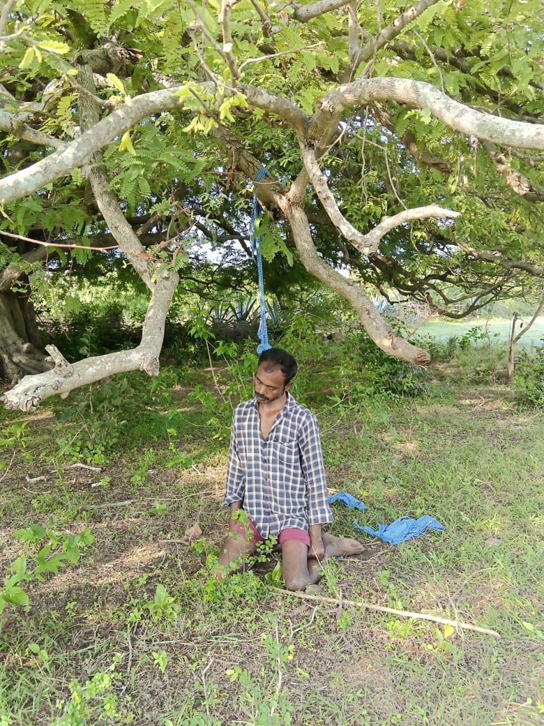 ఉరేసుకుని అనుమానాస్పద స్థితిలో వ్యక్తి మృతి