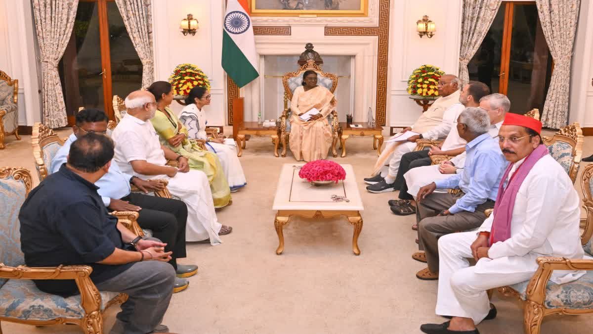 రాష్ట్రపతి వద్దకు ‘ఓటు చోరీ’ వివాదం.. ఎన్నికల సంఘంపై విపక్షాల ఫిర్యాదు!