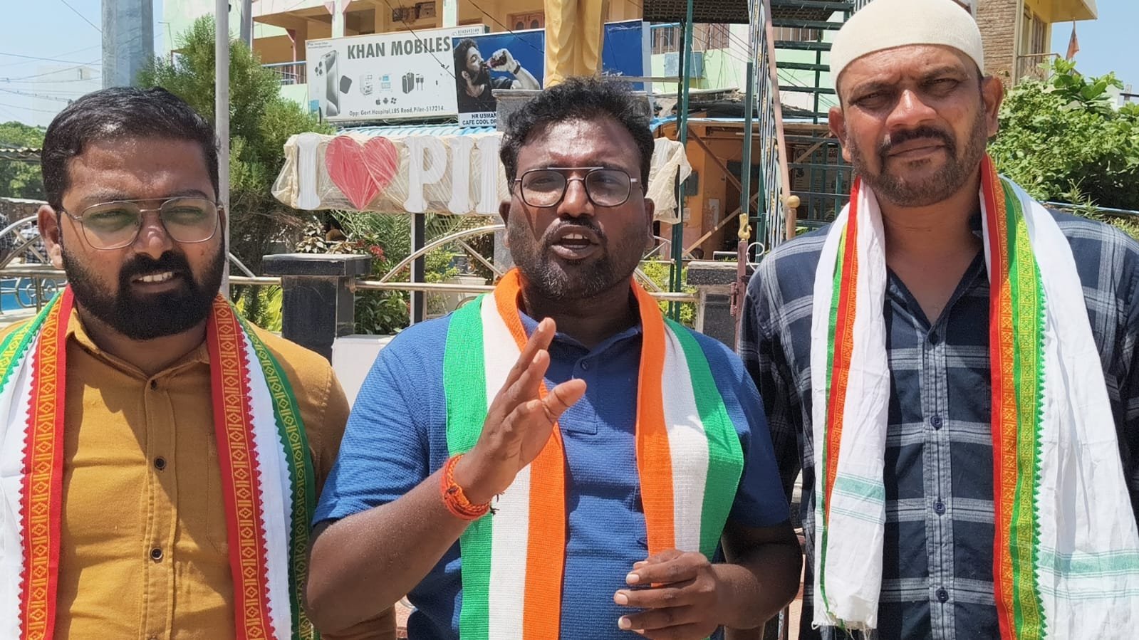 షర్మిల అరెస్టు పిరికిపంద చర్య: దుబ్బా శ్రీకాంత్