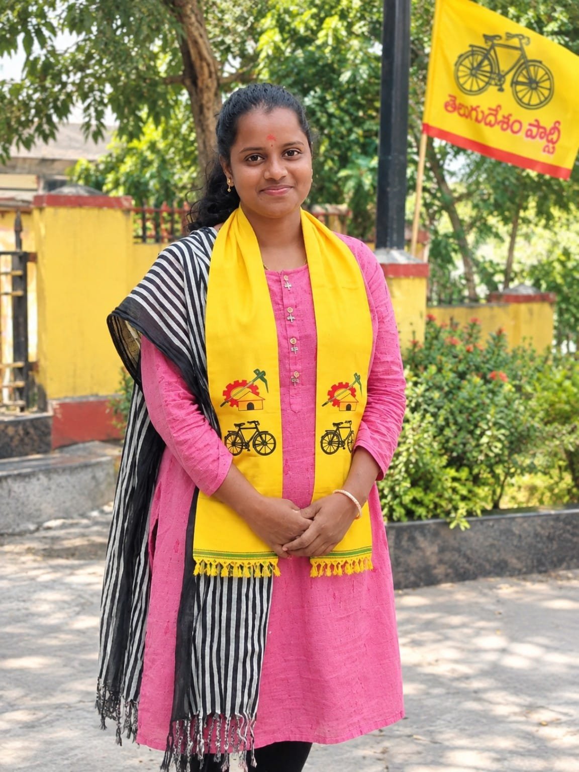 పార్టీ కోసం పనిచేసిన 10వార్డు ప్రియకు అవకాశం దక్కాలని స్థానికుల ఆకాంక్ష